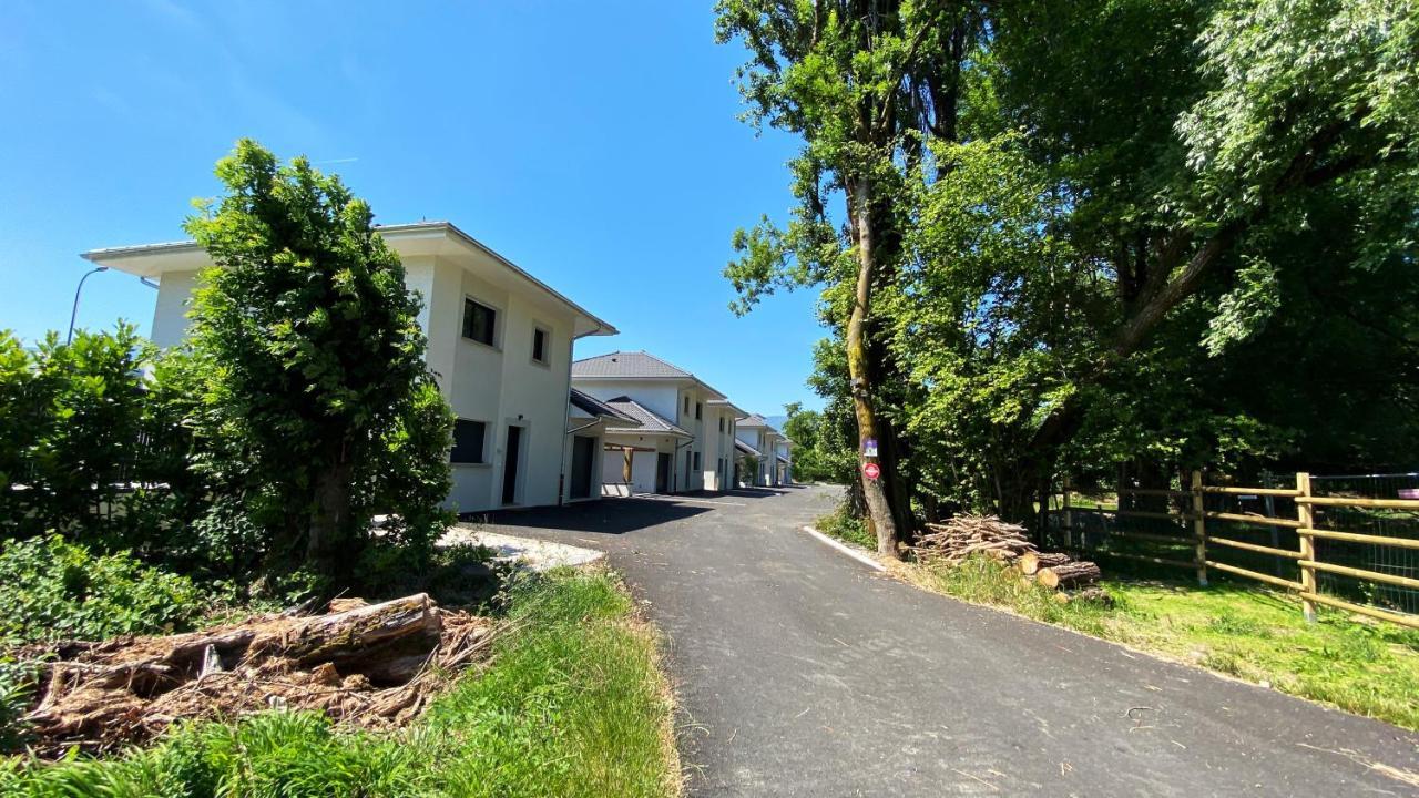 Villa Aux Peupliers de Pradian - Italica à Bassens  Extérieur photo